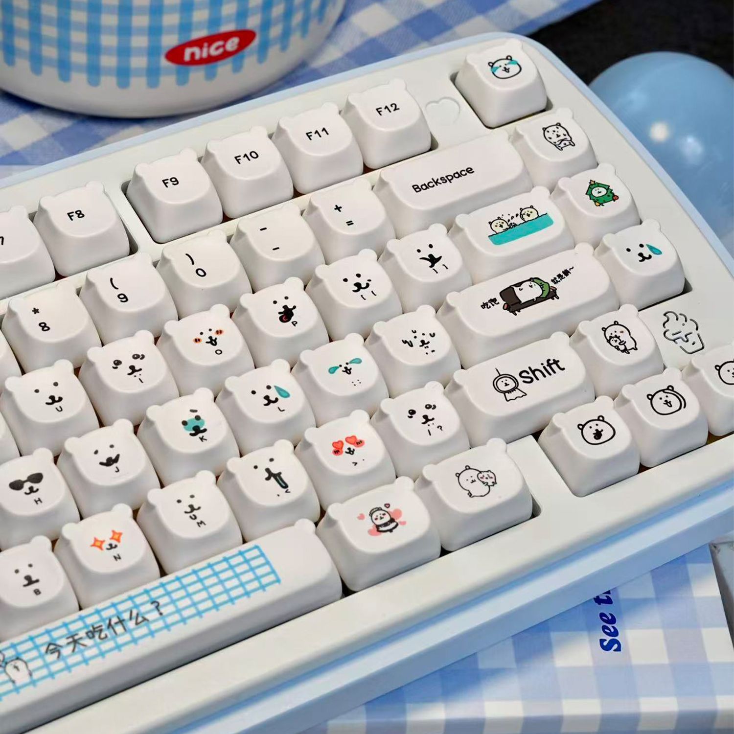 Gaming Accessories Aesthetic - かわいい漫画風ジョークベアPBTキーキャップEAO高さ耐摩耗性キーキャップ、磁気軸ゲーミングキーボード60/65/75/87キー対応、可愛い